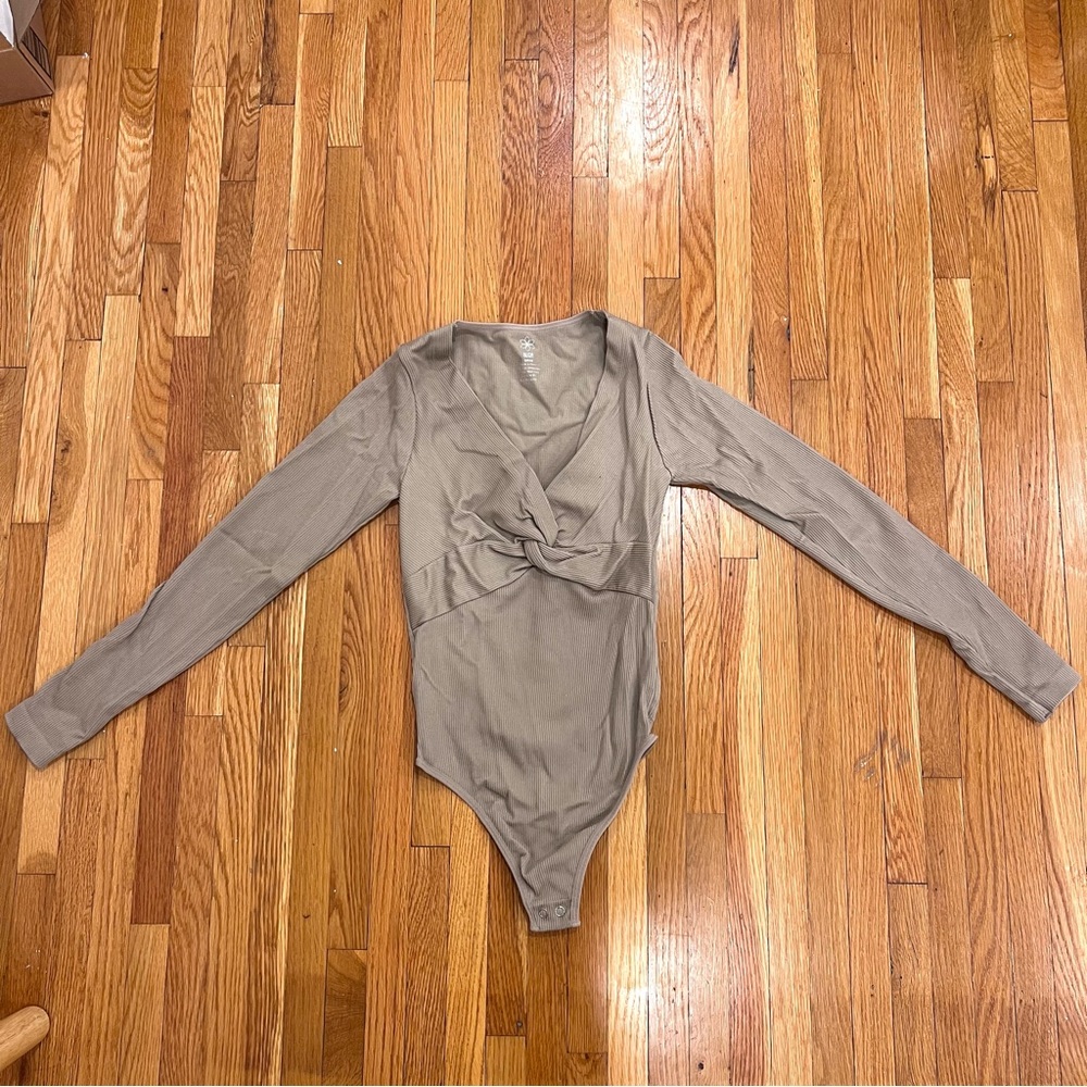 Womens Beige Long Sleeve Stretchy Bodysuit Twist Front size XXS/XS